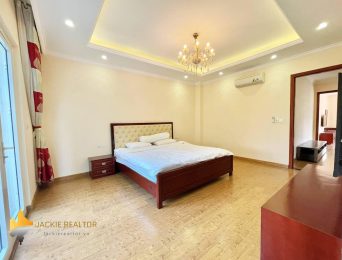 Big garden detached villa for rent at Vinhomes Riverside (5)