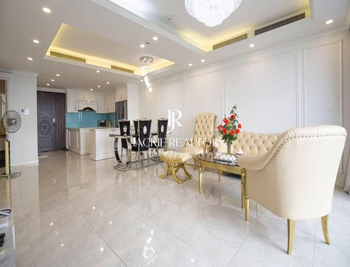 Big neo-classic apartment with 3 bedrooms in D' Le Roi Soleil for rent (1)