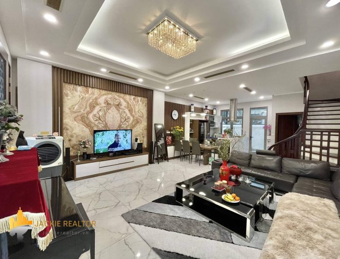 Big rental adjacent house at Vinhomes Riverside (1)