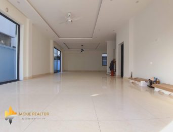 Big unfurnished Ngoai Giao Doan villa with 5BRs for rent (5)