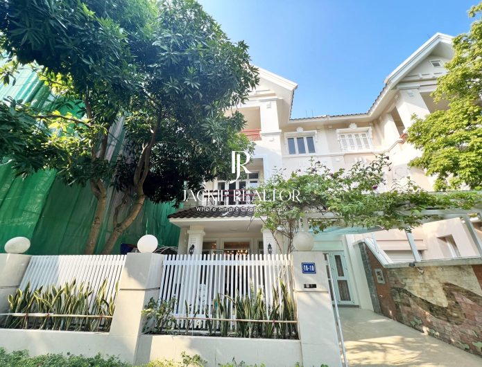 Big well-renovated 6-bedroom house in T Ciputra for rent (1)