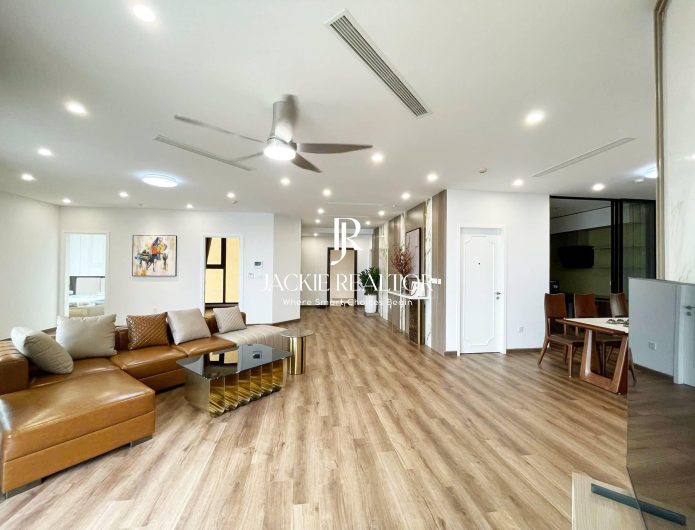 Brand-new luxurious 3BRs apartment at El Dorado with lake view for rent (1)