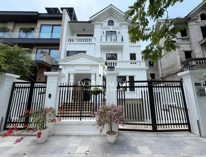 Brand-new luxurious grand villa at K7 Ciputra for rent (1)