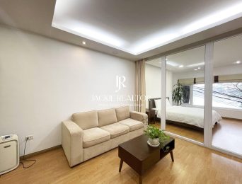 Bright 1BD apartment for rent in Pham Huy Thong with an awesome lakeview (2)