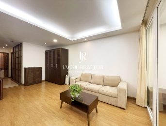 Bright 1BD apartment for rent in Pham Huy Thong with an awesome lakeview (4)