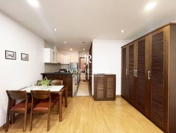 Bright 1BD apartment for rent in Pham Huy Thong with an awesome lakeview (5)