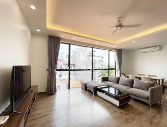 Bright 3BRs apartment for rent in Dang Thai Mai, Tay Ho, Hanoi (3)