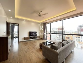 Bright 3BRs apartment for rent in Dang Thai Mai, Tay Ho, Hanoi (4)