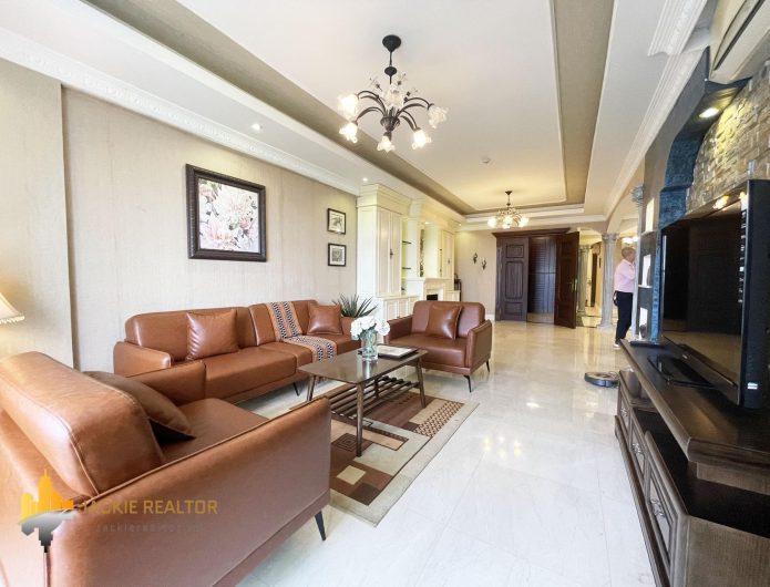 Capacious golf-view apartment in P2 Ciputra for rent (1)