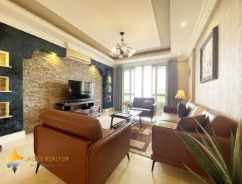 Capacious golf-view apartment in P2 Ciputra for rent (5)