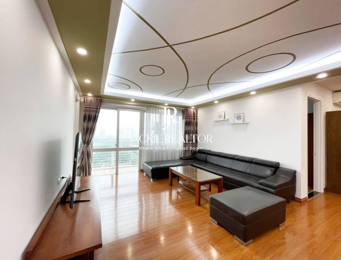 Cheap 3-bedroom 154-SQM apartment at E4 Ciputra for rent (1)