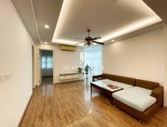 Cheap 3-bedroom apartment for rent at E4 Ciputra (3)