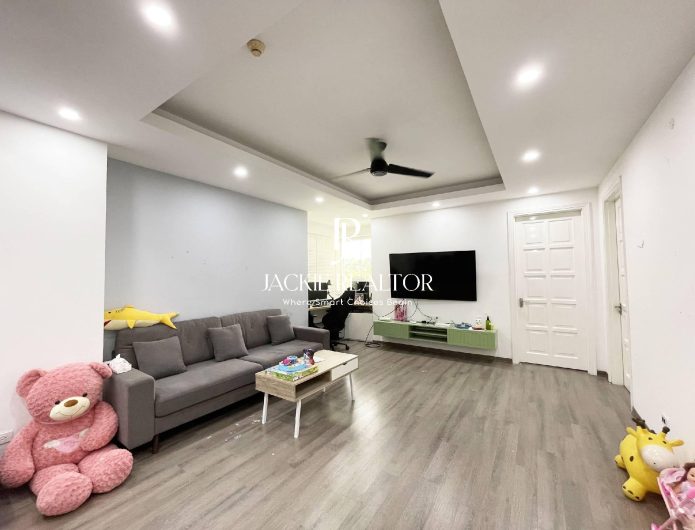 Cheap 3-bedroom apartment for rent at E5 Ciputra (1)