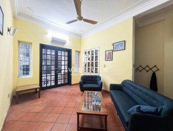 Cheap 3-bedroom house on Nghi Tam Street, Tay Ho area for rent (5)