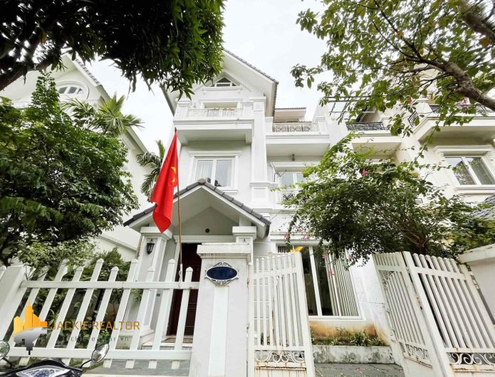 Cheap 3-bedroom villa in Vinhomes Riverside Anh Dao for rent (1)