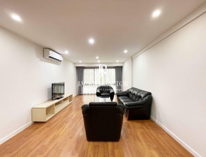 Cheap 4-bedroom 182-SQM apartment at Ciputra for rent at only 1200 USD (1)