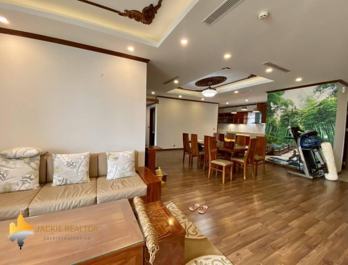 Cheap 4 bedrooms in Ngoai Giao Doan for rent at only 1100 USD (1)