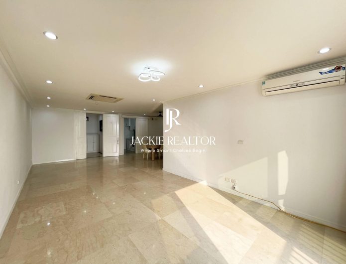 Cheap 4BRs182SQM apartment in P1 Ciputra for rent (1)