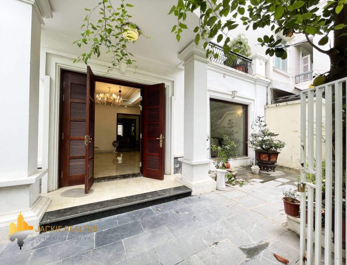 Ciputra house for rent T block - 280 sqm - 5 beds - 4 baths (1)