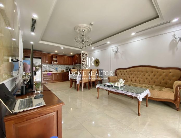 Classic 3BRs apartment in D' Le Roi Soleil for rent (1)