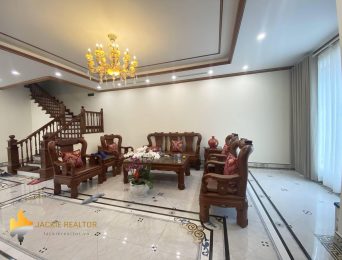 Classic 4BRs villa for rent in Nguyet Que Street, Vinhomes The Harmony (2)