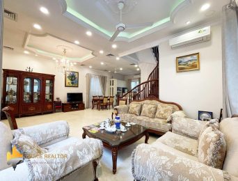 Classic 4BRs villa for rent in Vinhomes Riverside Hanoi (3)