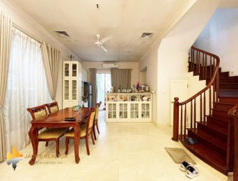 Classic 4BRs villa for rent in Vinhomes Riverside Hanoi (4)