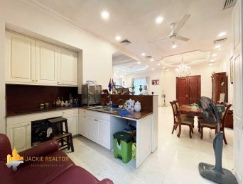 Classic 4BRs villa for rent in Vinhomes Riverside Hanoi (5)