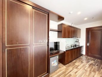 Classic studio for rent on Lac Long Quan street, Tay Ho, Hanoi (4)