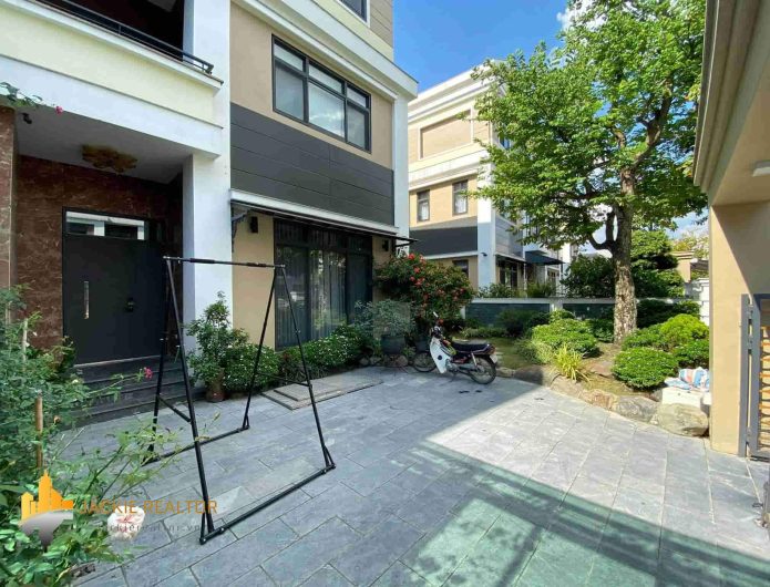 Classical style Starlake villa for rent (1)