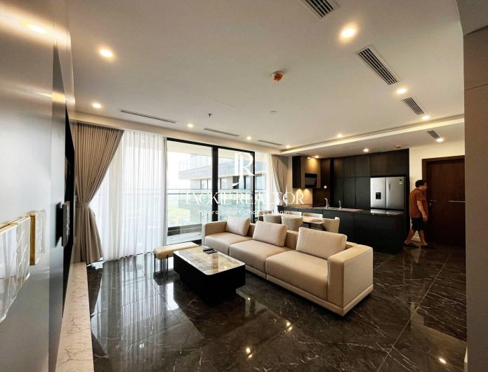 Classy 3-bedroom 141-SQM apartment at Sunshine Golden River for rent (1)