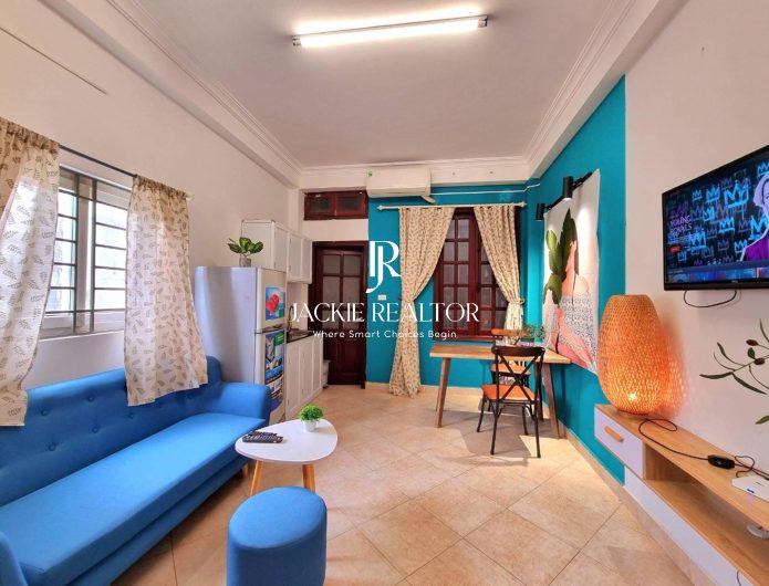 Colorful studio apartment for rent in Truc Bach, Ba Dinh, Hanoi (1)