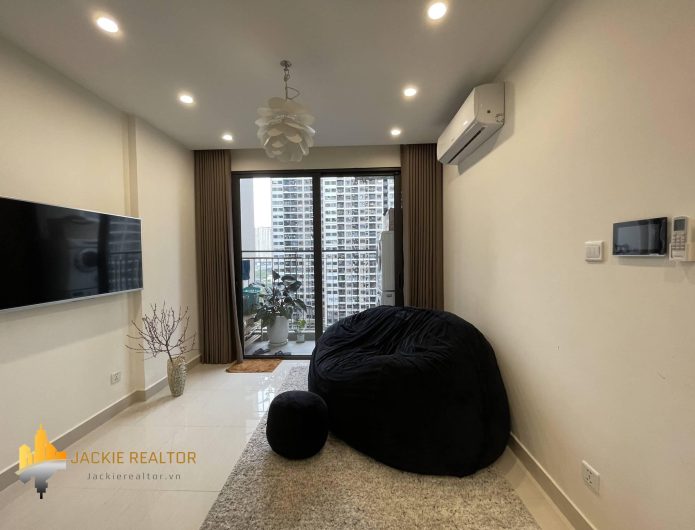 Comfortable 1-bedroom apartment in Vinhomes Smart City for rent (1)