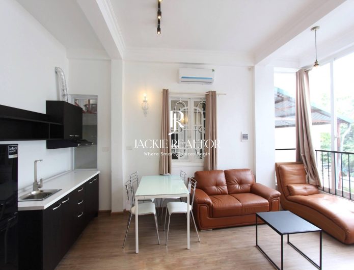 Comfortable 1BD serviced apartment for rent in Dang Thai Mai Street (1)