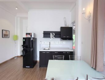 Comfortable 1BD serviced apartment for rent in Dang Thai Mai Street (4)