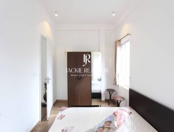 Comfortable 1BD serviced apartment for rent in Dang Thai Mai Street (5)