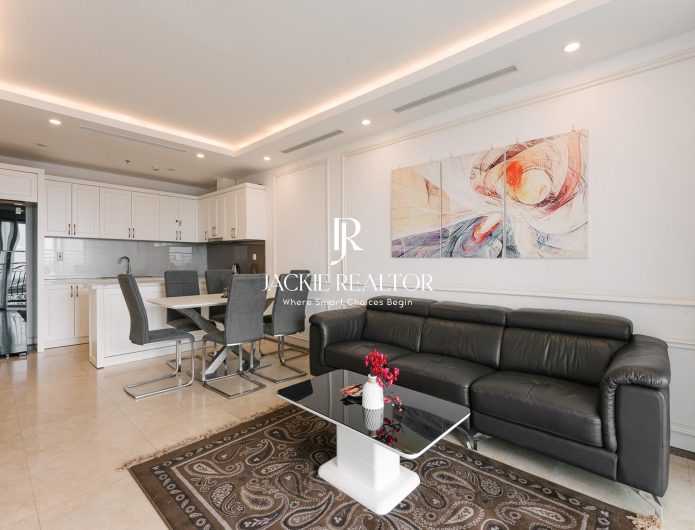 Comfortable 3-bedroom apartment for rent at 59 Xuan Dieu (1)