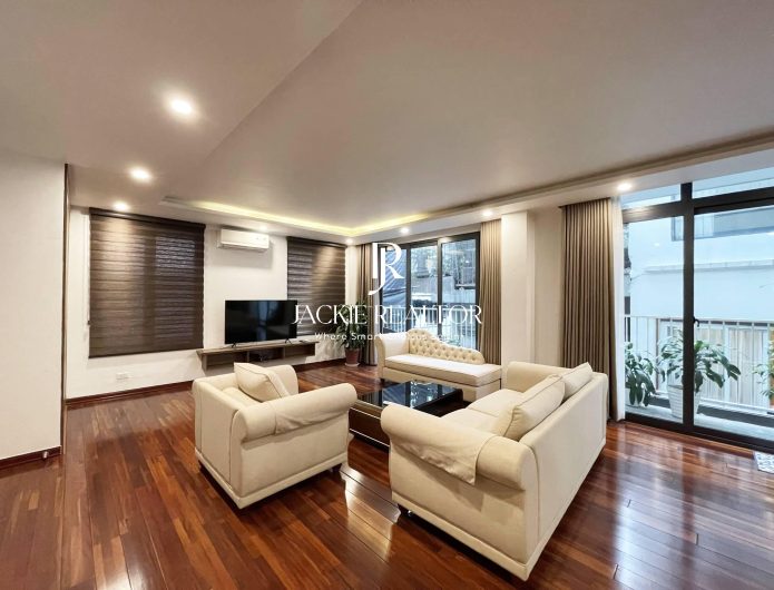 Contemporary Living in Hanoi's Quang Khanh Luxurious duplex apartment for rent (1)