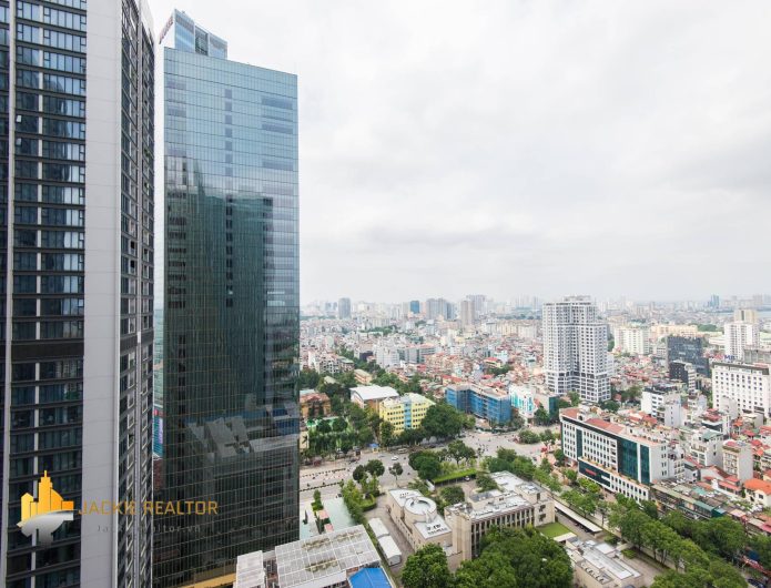 Cool light-filled M3 Vinhomes Metropolis apartment for rent (5)