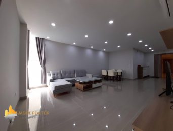 Cozy 114 sq.m apartment in L4 Ciputra for rent (2)