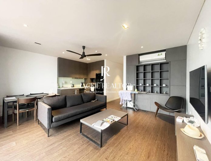 Deluxe 2-bedroom apartment in Xuan Dieu, Tay Ho for rent (1)