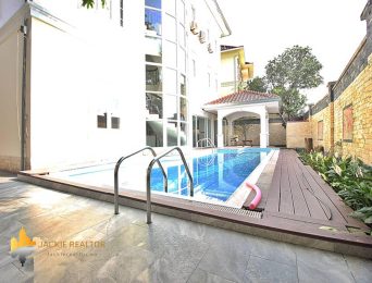 Detached villa in Ciputra for rent with a nice outdoor pool and a great garden (4)