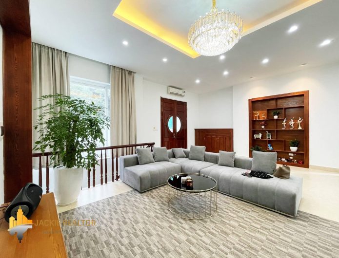 Dreamy 3BRs semi-detached house for rent in Vinhomes Riverside (1)