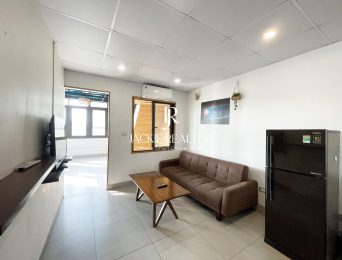 Dreamy lake-view penthouse with large balcony for rent in Dang Thai Mai (2)