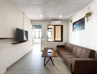 Dreamy lake-view penthouse with large balcony for rent in Dang Thai Mai (3)