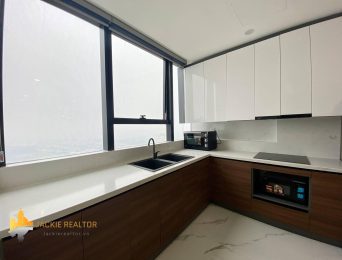 Duplex apartment at Sunshine City overlooking the beautiful Ciputra golf course for rent (4)