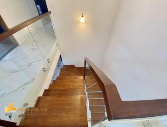 Duplex apartment at Sunshine City overlooking the beautiful Ciputra golf course for rent (5)