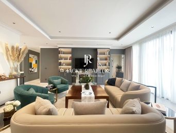 Elegant 4-bedroom apartment for rent in To Ngoc Van (5)