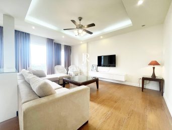 Elegant lakeview apartment for rent in To Ngoc Van Street, Tay Ho District (3)