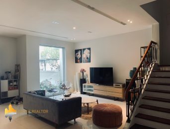 Elegant villa in Vinhomes Riverside Hoa Sua block, Long Bien for rent (2)